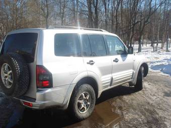 2001 Mitsubishi Montero Photos