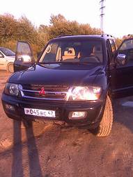 2001 Mitsubishi Montero Images