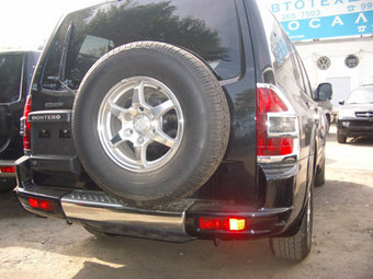 2002 Mitsubishi Montero Photos