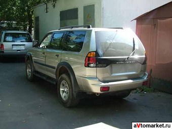 2002 Mitsubishi Montero Pics