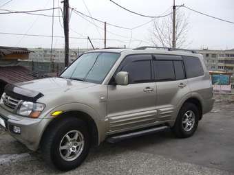 2002 Mitsubishi Montero Pictures