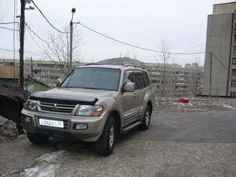 2002 Mitsubishi Montero Photos
