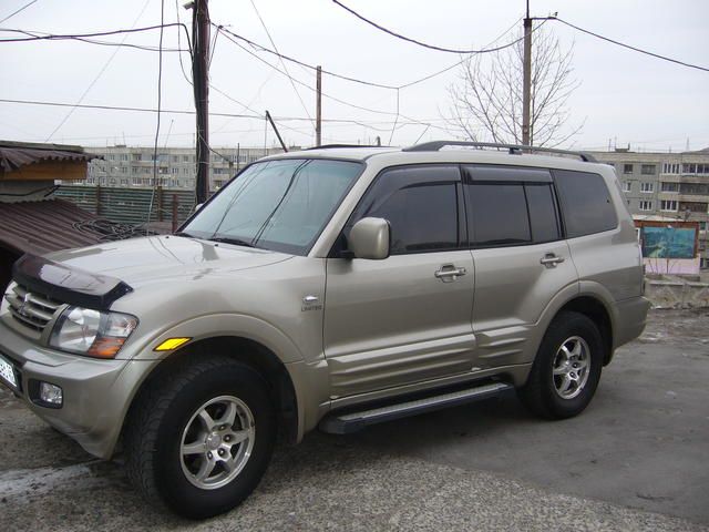 2002 Mitsubishi Montero