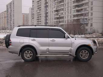 2002 Mitsubishi Montero Photos