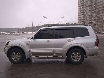 2002 Mitsubishi Montero Pictures