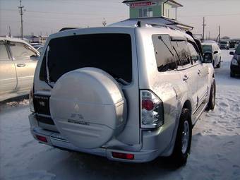 2002 Mitsubishi Montero Photos