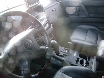 2002 Mitsubishi Montero Pictures