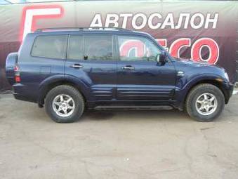 2002 Mitsubishi Montero Photos
