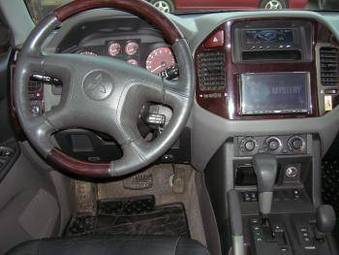 2002 Mitsubishi Montero Pictures