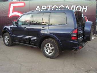 2002 Mitsubishi Montero Photos