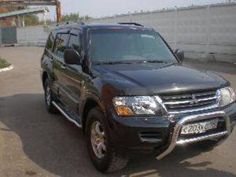 2002 Mitsubishi Montero Photos