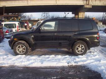 2002 Mitsubishi Montero Photos