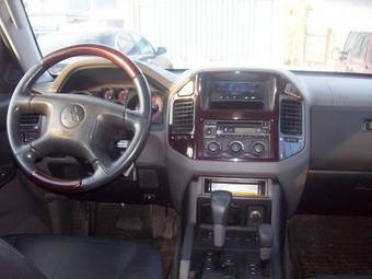 2002 Mitsubishi Montero Pics