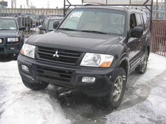 2002 Mitsubishi Montero Photos