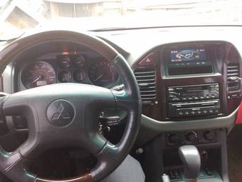 2002 Mitsubishi Montero Photos