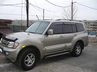 2002 Mitsubishi Montero Photos