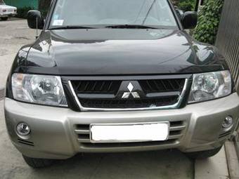 2002 Mitsubishi Montero Photos