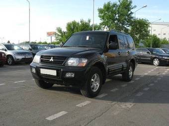 2002 Mitsubishi Montero Photos