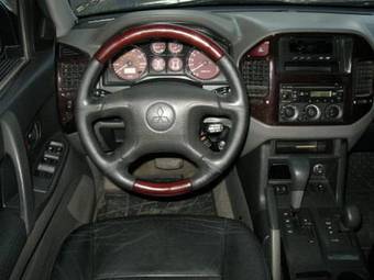 2002 Mitsubishi Montero Wallpapers