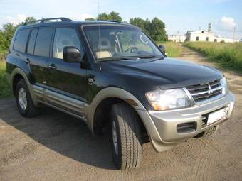 2002 Mitsubishi Montero Pictures