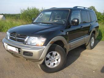 2002 Mitsubishi Montero Photos