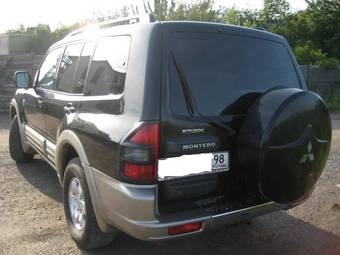 2002 Mitsubishi Montero Photos