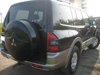 2002 Mitsubishi Montero Pictures