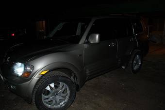 2002 Mitsubishi Montero Photos
