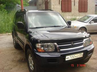 2002 Mitsubishi Montero Photos