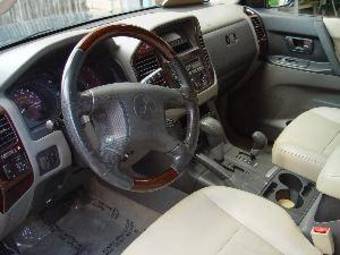 2002 Mitsubishi Montero Photos