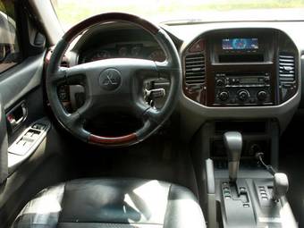 2002 Mitsubishi Montero Images
