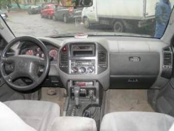 2002 Mitsubishi Montero Images