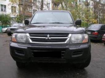 2002 Mitsubishi Montero Pics