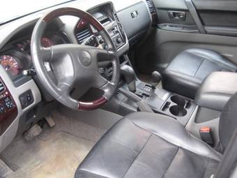 2002 Mitsubishi Montero Photos