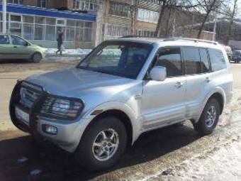 2002 Mitsubishi Montero Photos
