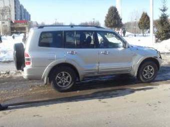 2002 Mitsubishi Montero Photos