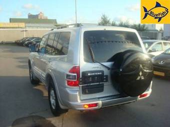 2002 Mitsubishi Montero Photos