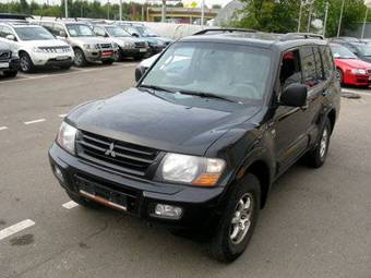 2002 Mitsubishi Montero Pictures