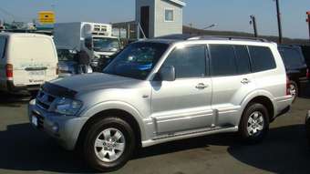 2003 Mitsubishi Montero Images