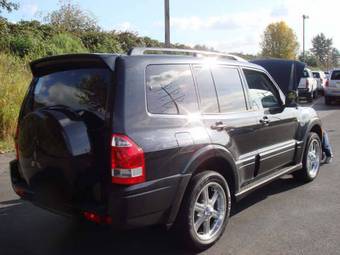 2003 Mitsubishi Montero Pictures