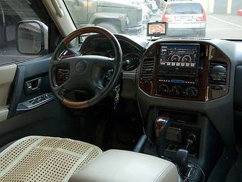 2003 Mitsubishi Montero Photos