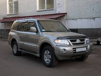 2003 Mitsubishi Montero Images