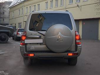 2003 Mitsubishi Montero Pictures