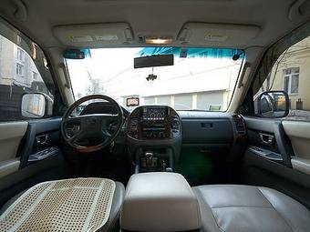 2003 Mitsubishi Montero Photos