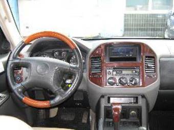 2003 Mitsubishi Montero Photos