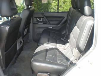 2003 Mitsubishi Montero Pics