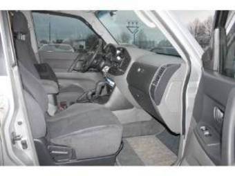 2003 Mitsubishi Montero Photos