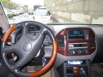 2003 Mitsubishi Montero Pictures