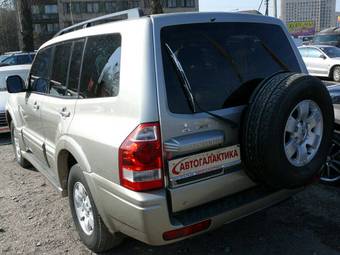 2003 Mitsubishi Montero Pics