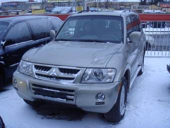 2003 Mitsubishi Montero Images